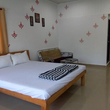 Om Shree Bed And Breakfast Harihareshwar 外观 照片