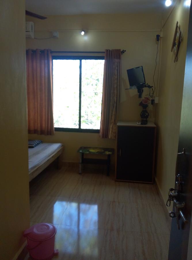 Om Shree Bed And Breakfast Harihareshwar 外观 照片
