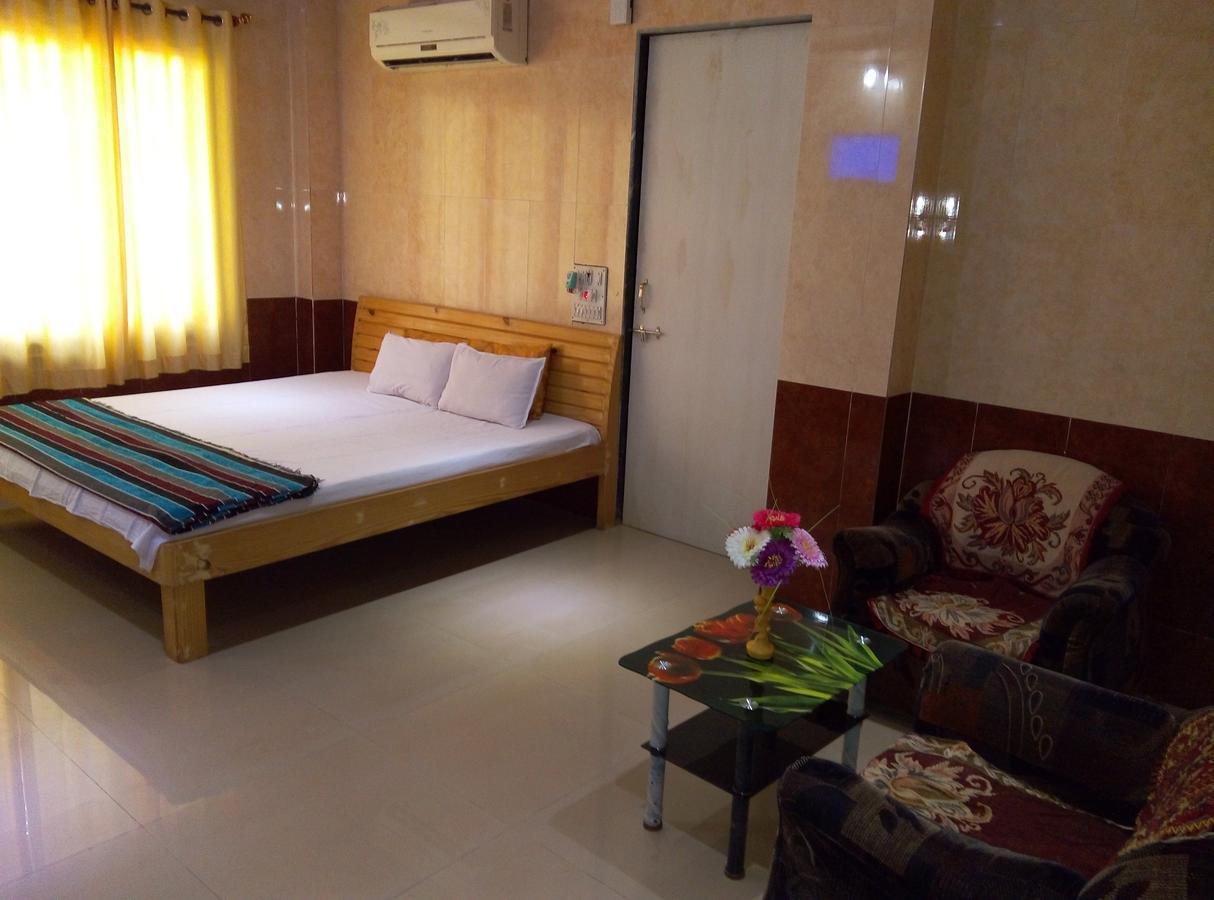 Om Shree Bed And Breakfast Harihareshwar 外观 照片