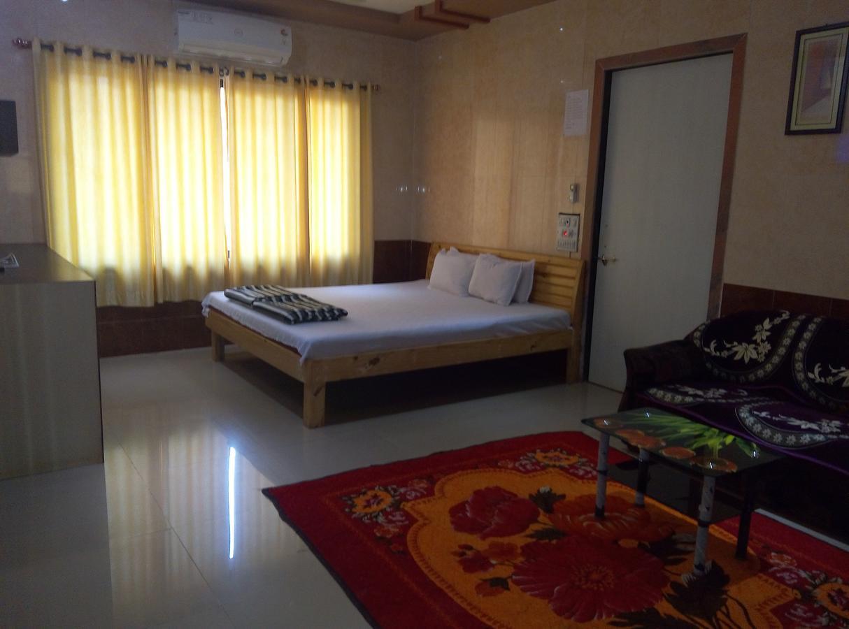 Om Shree Bed And Breakfast Harihareshwar 外观 照片